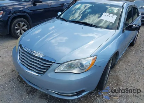 2014 Chrysler 200 Limited z USA, uszkodzony, nr VIN 1C3CCBCG3EN180386